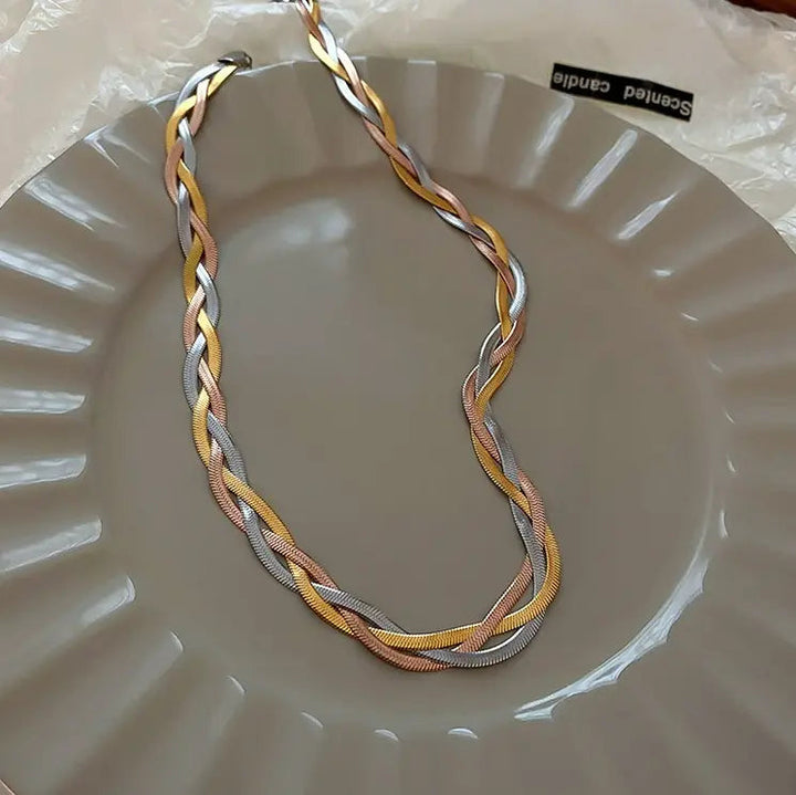 Elegantní náhrdelník ve zlaté a stříbrné barvě